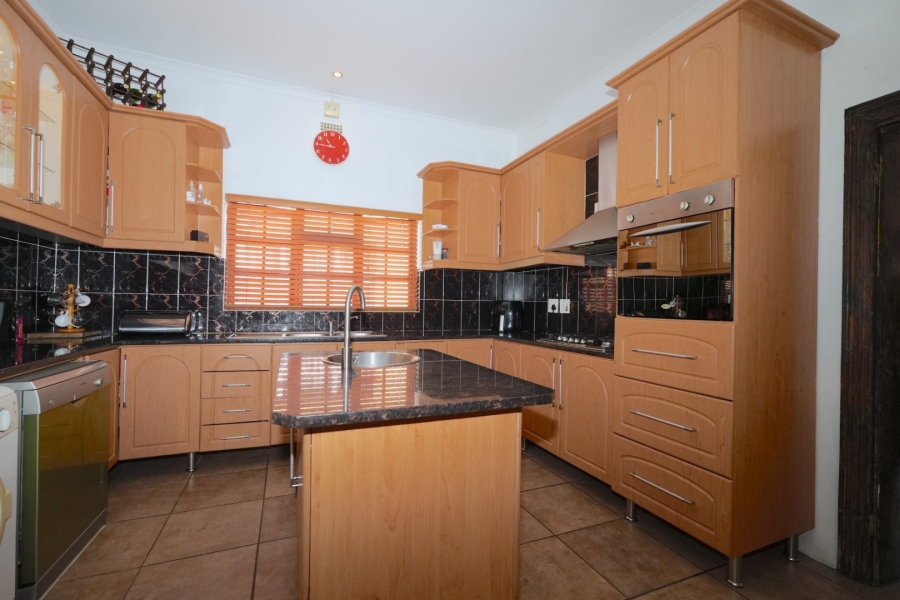 4 Bedroom Property for Sale in Wynberg Western Cape